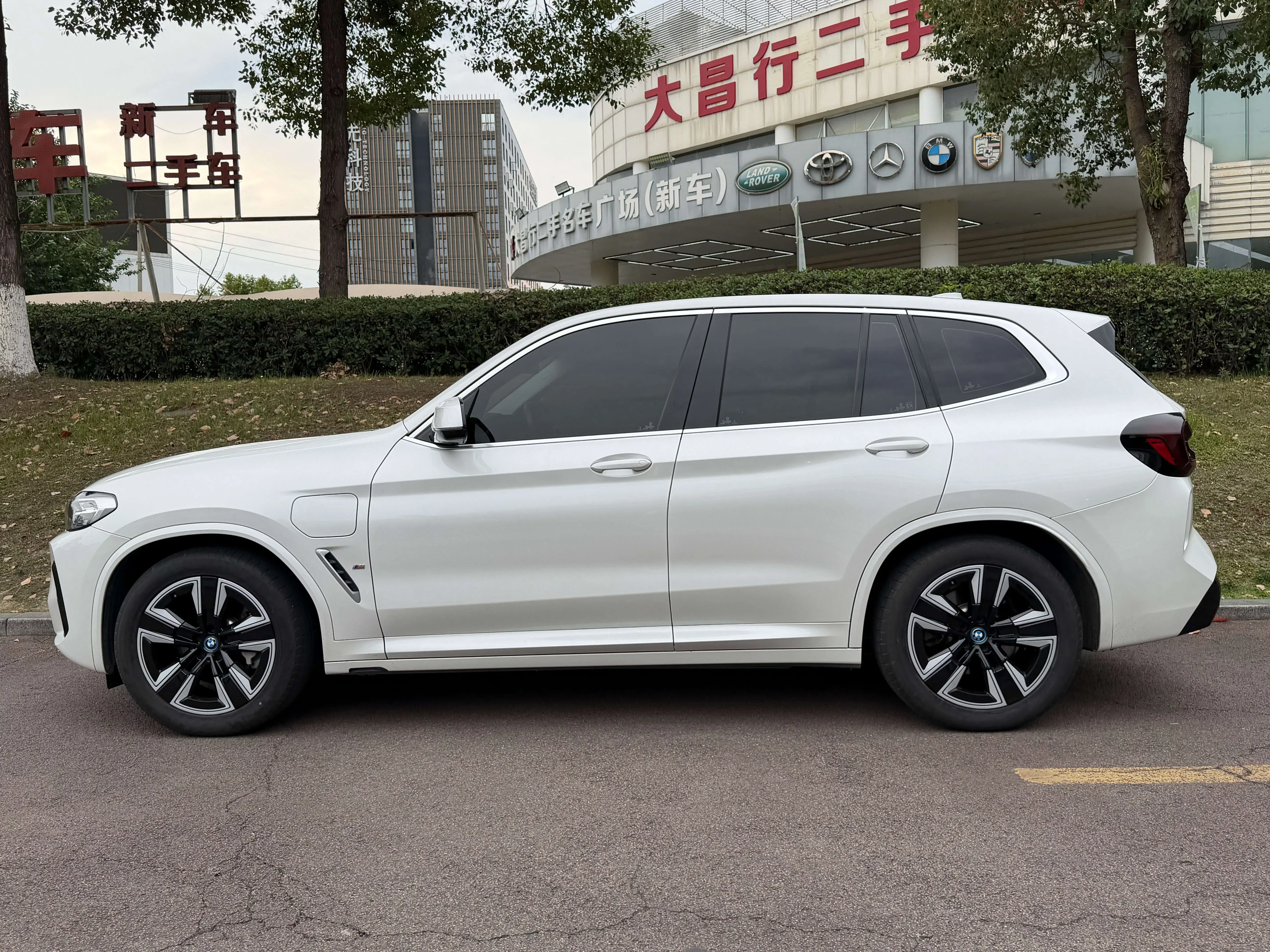BMW iX3