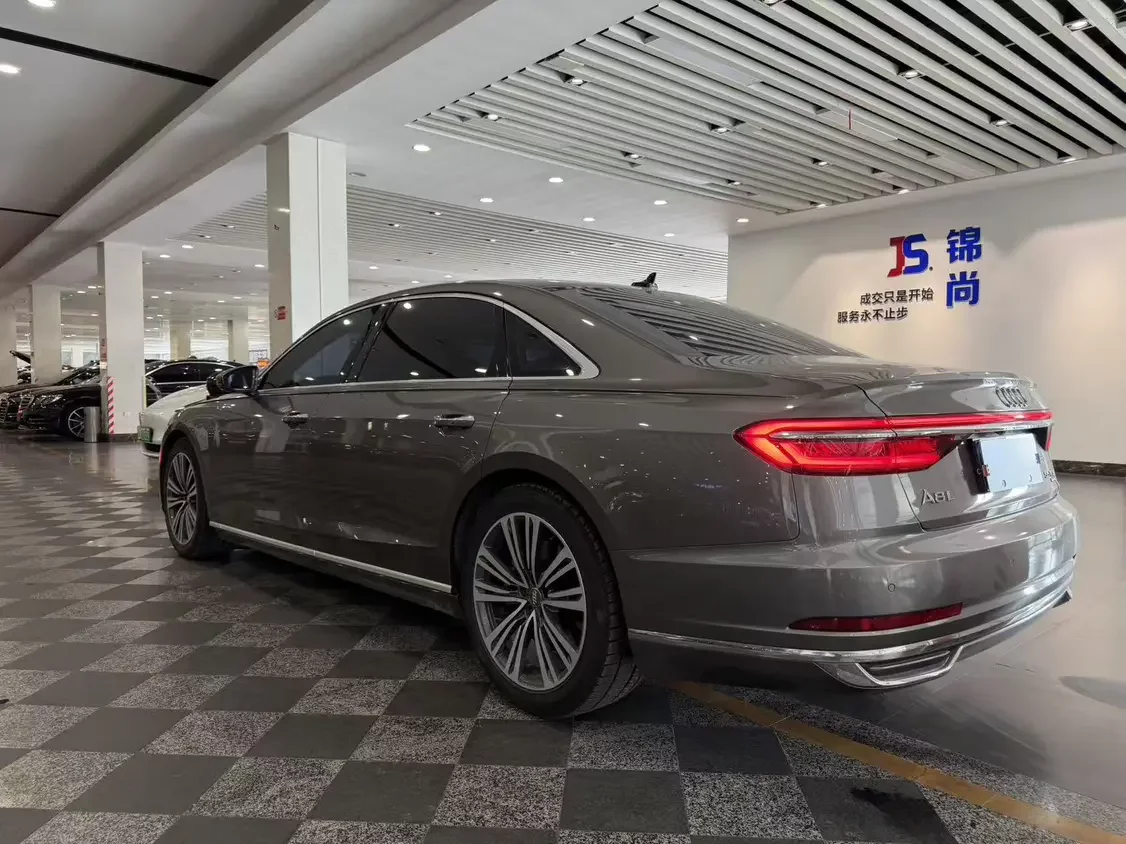 Audi A8