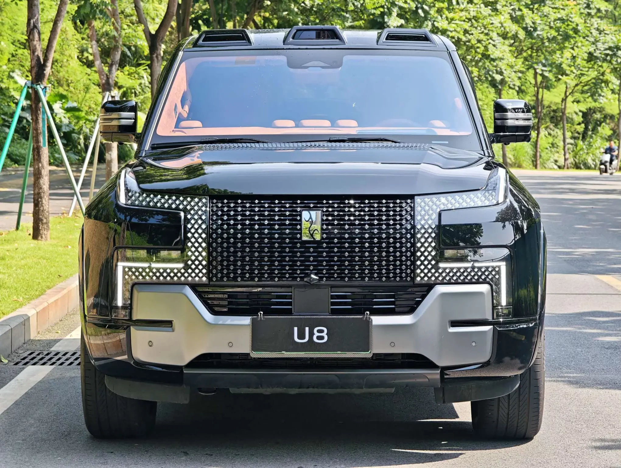 BYD Yangwang U8