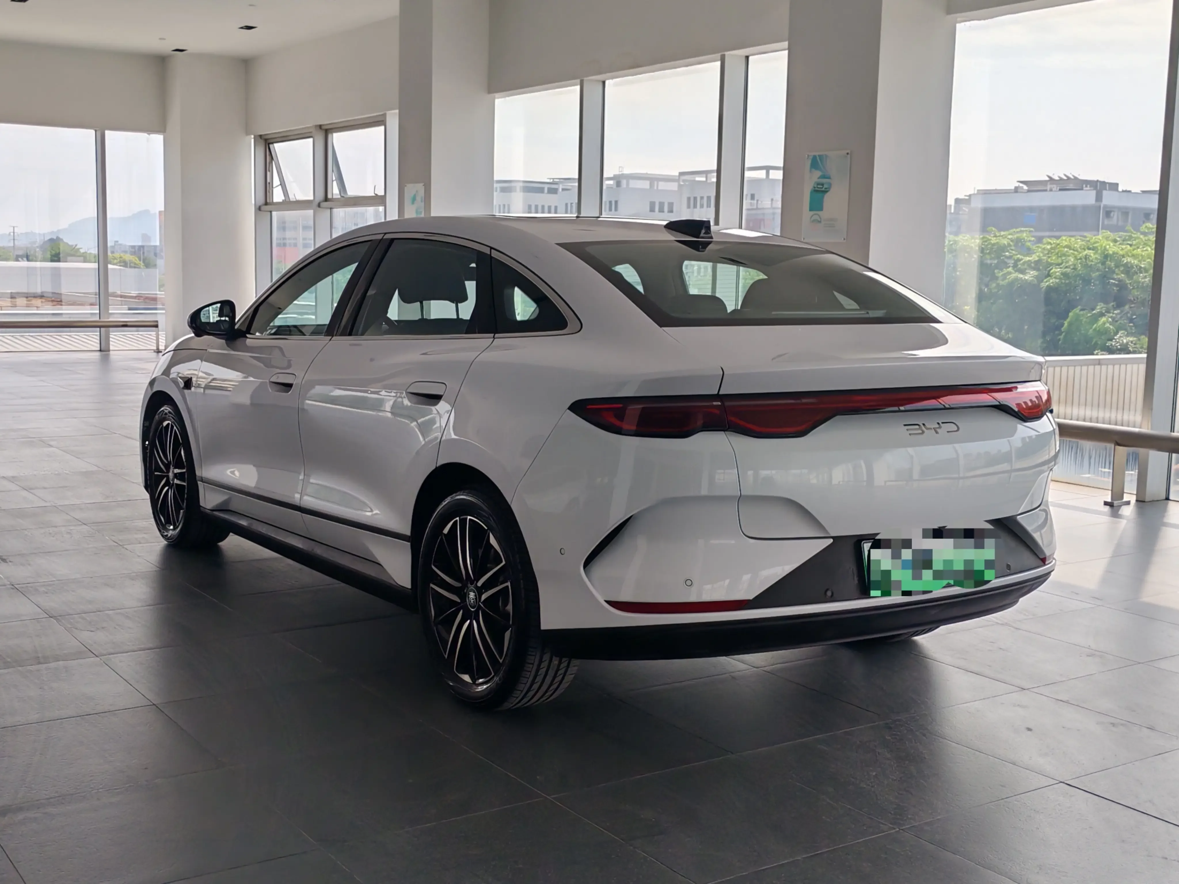BYD Qin L EV