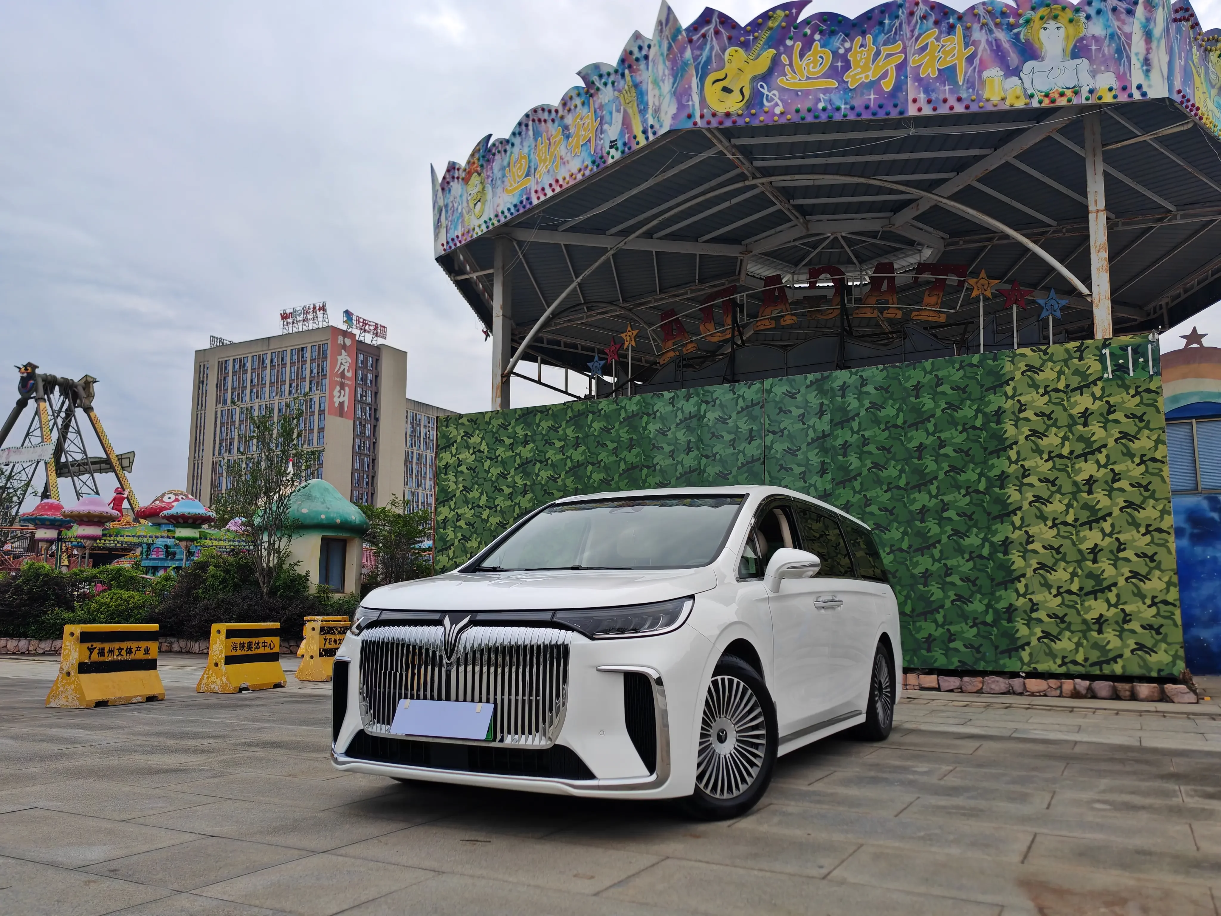 Voyah Lantu Dreamer PHEV  из Китая