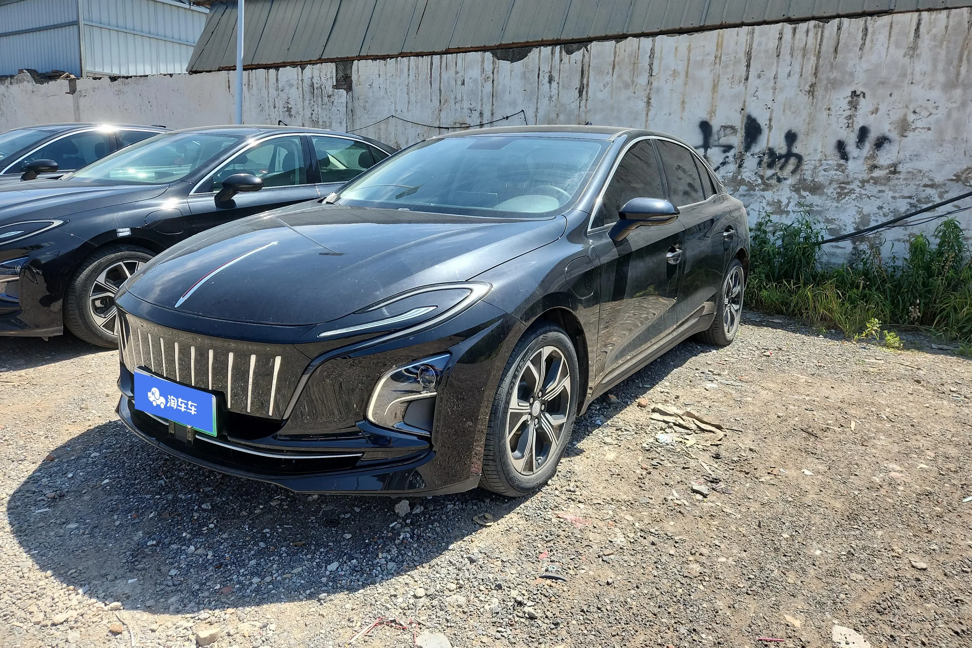 Hongqi E-QM5