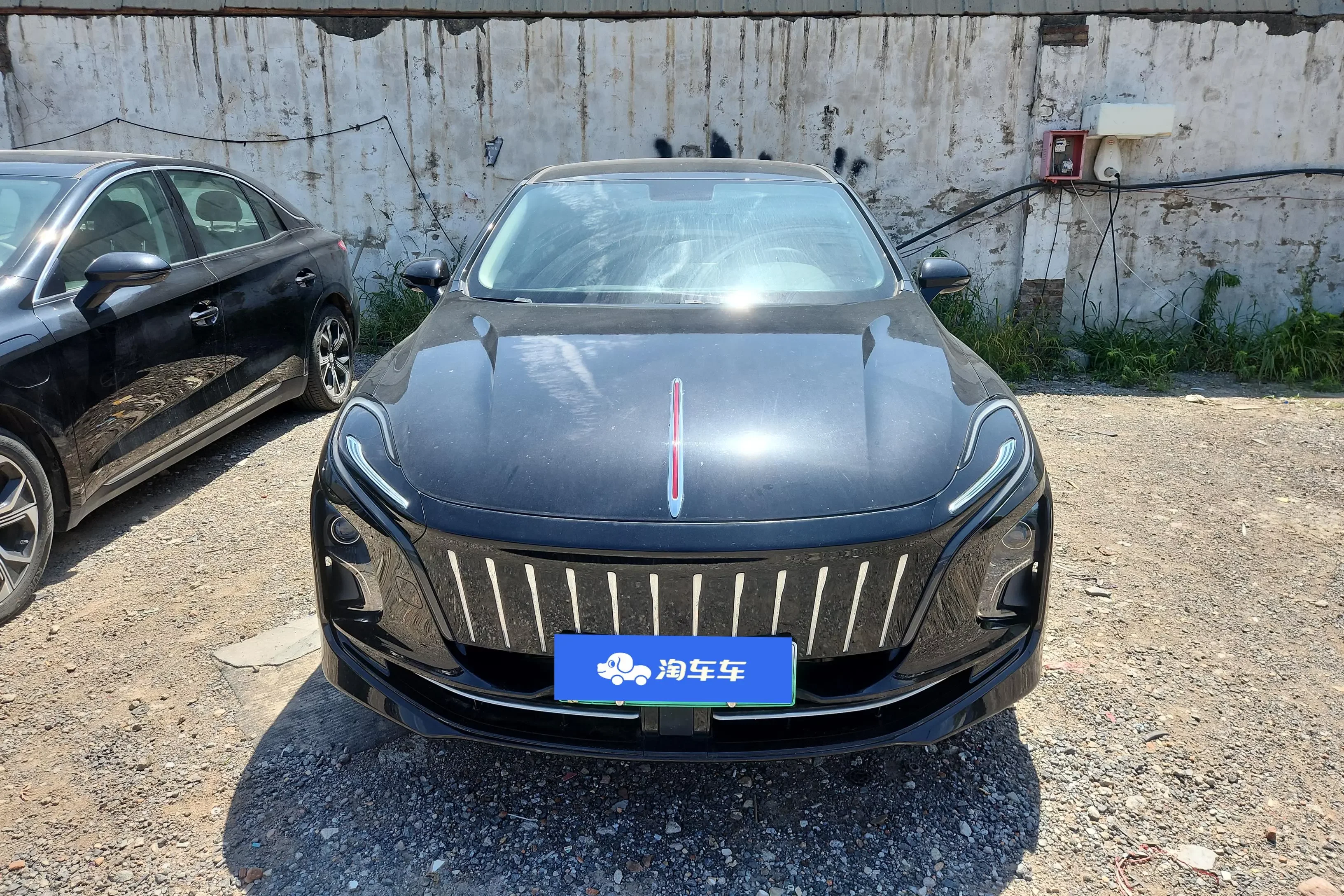 Hongqi E-QM5