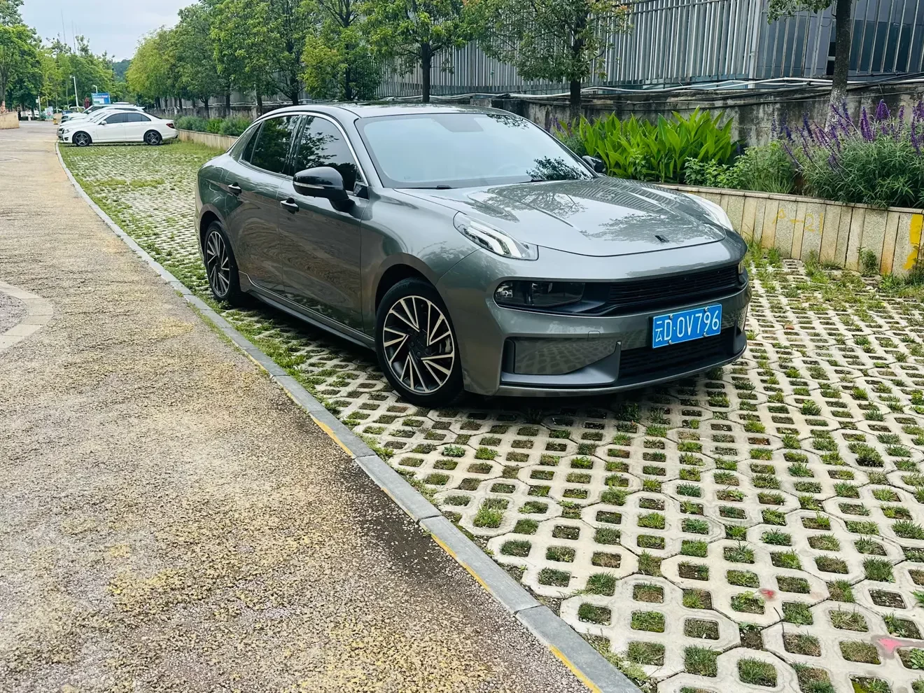 Lynk & Co 03
