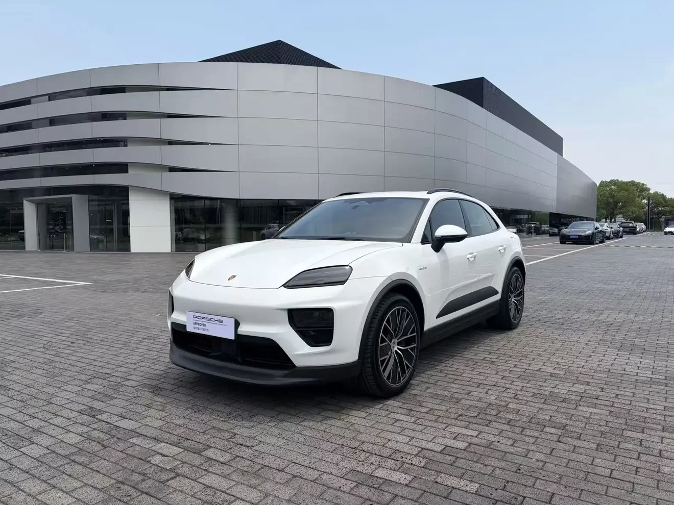 Porsche Macan EV
