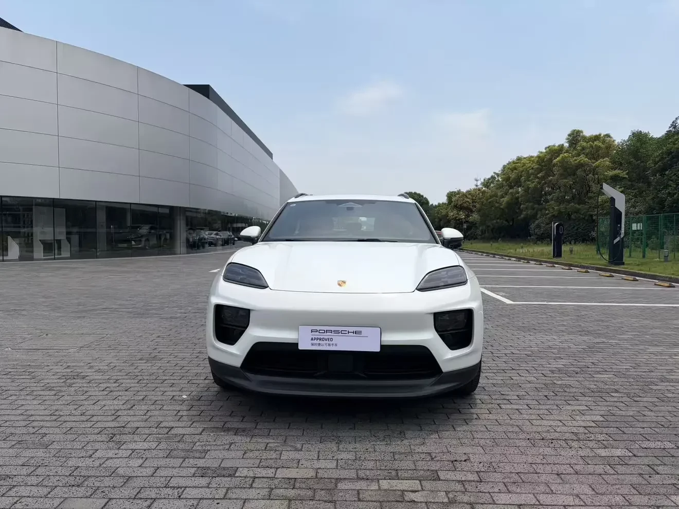 Porsche Macan EV
