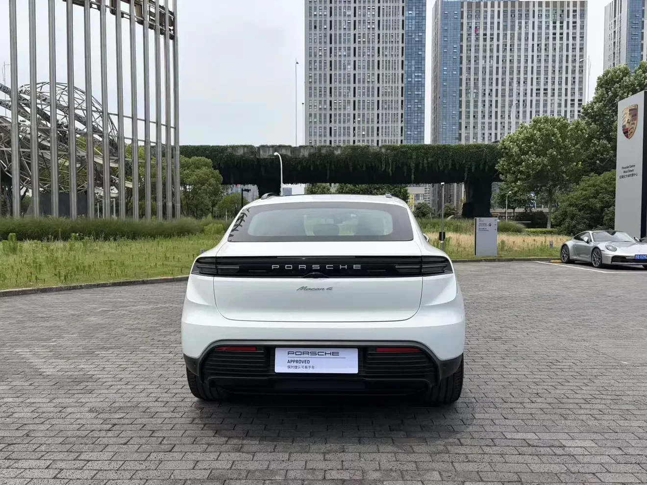 Porsche Macan EV