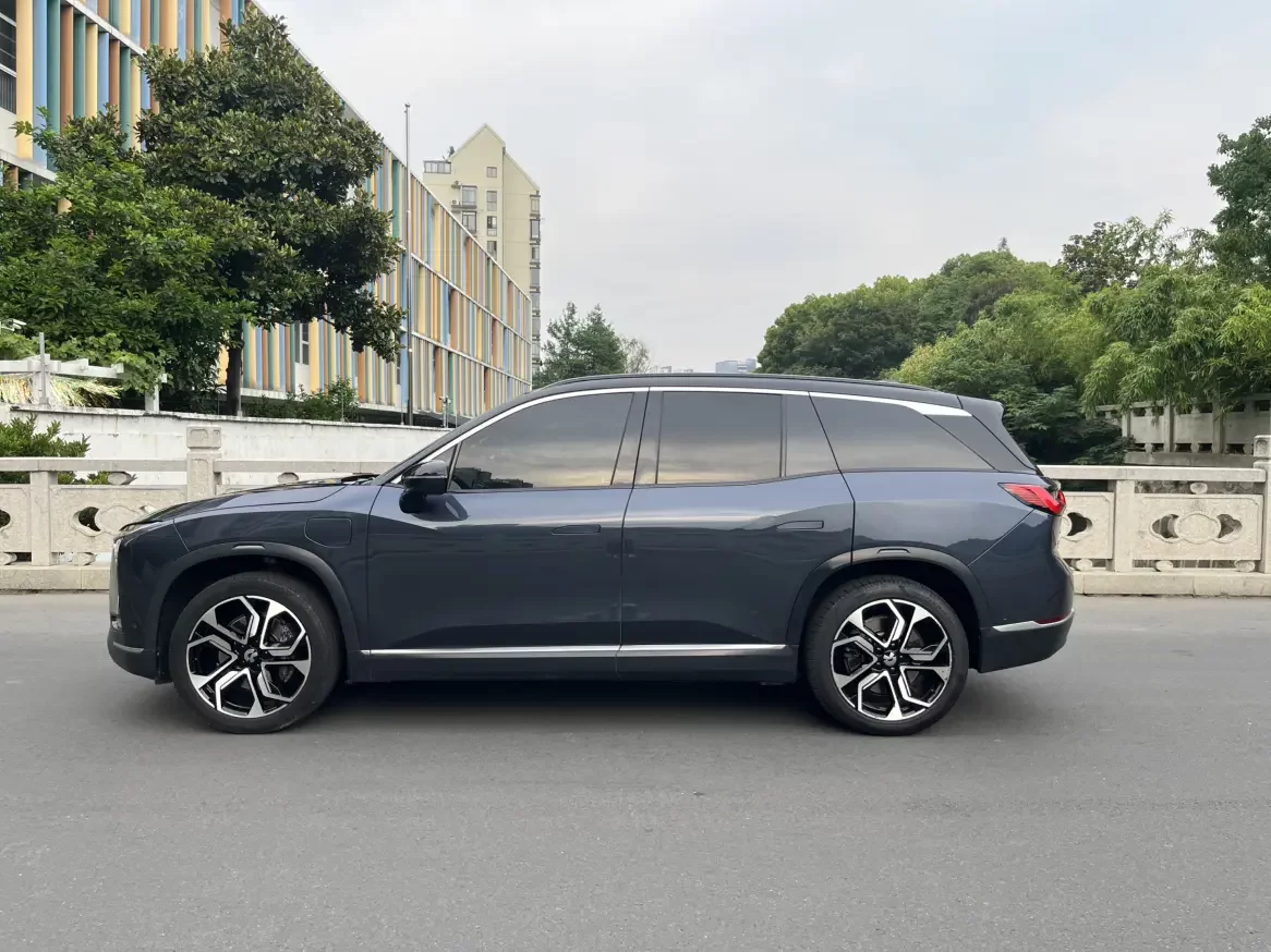 NIO ES8