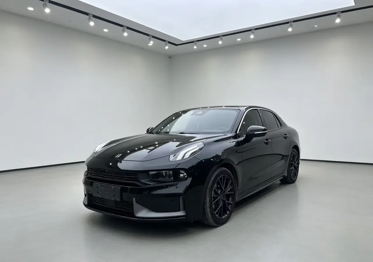 Lynk & Co 03