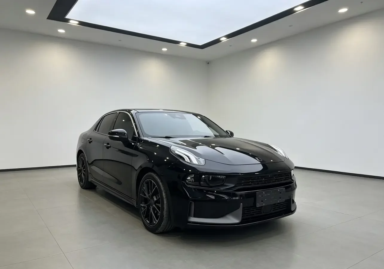 Lynk & Co 03