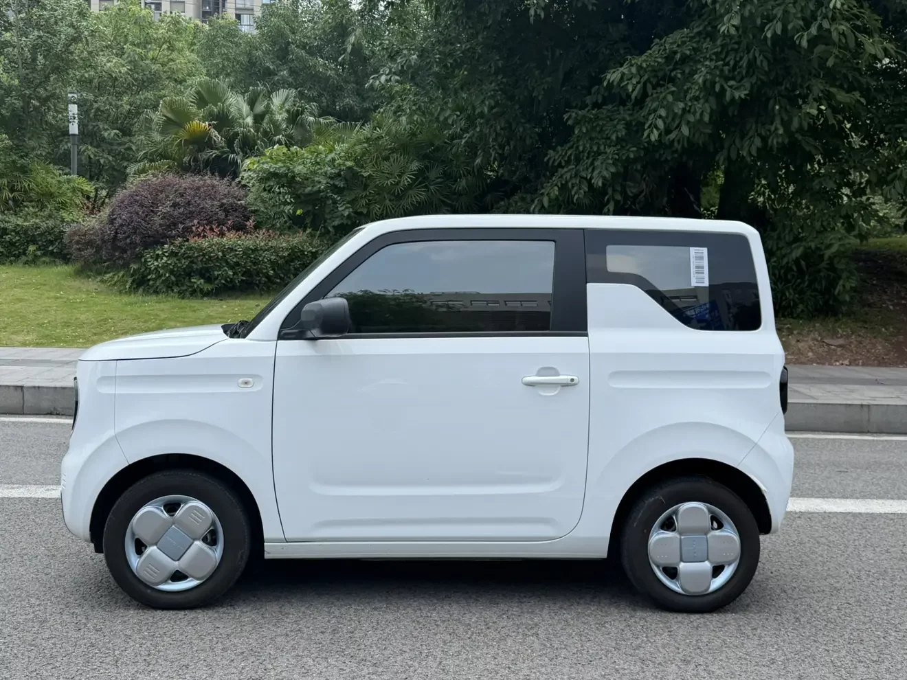 Geely panda