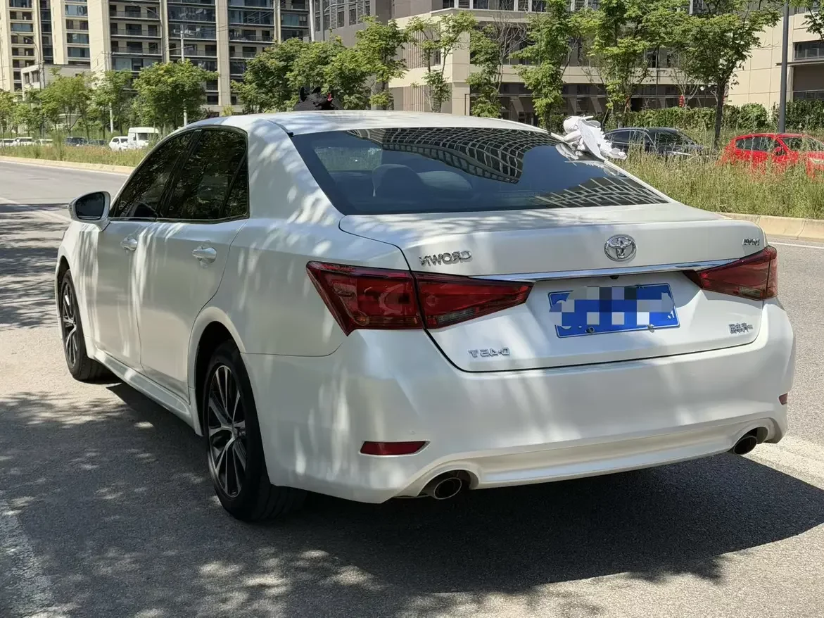 Toyota crown