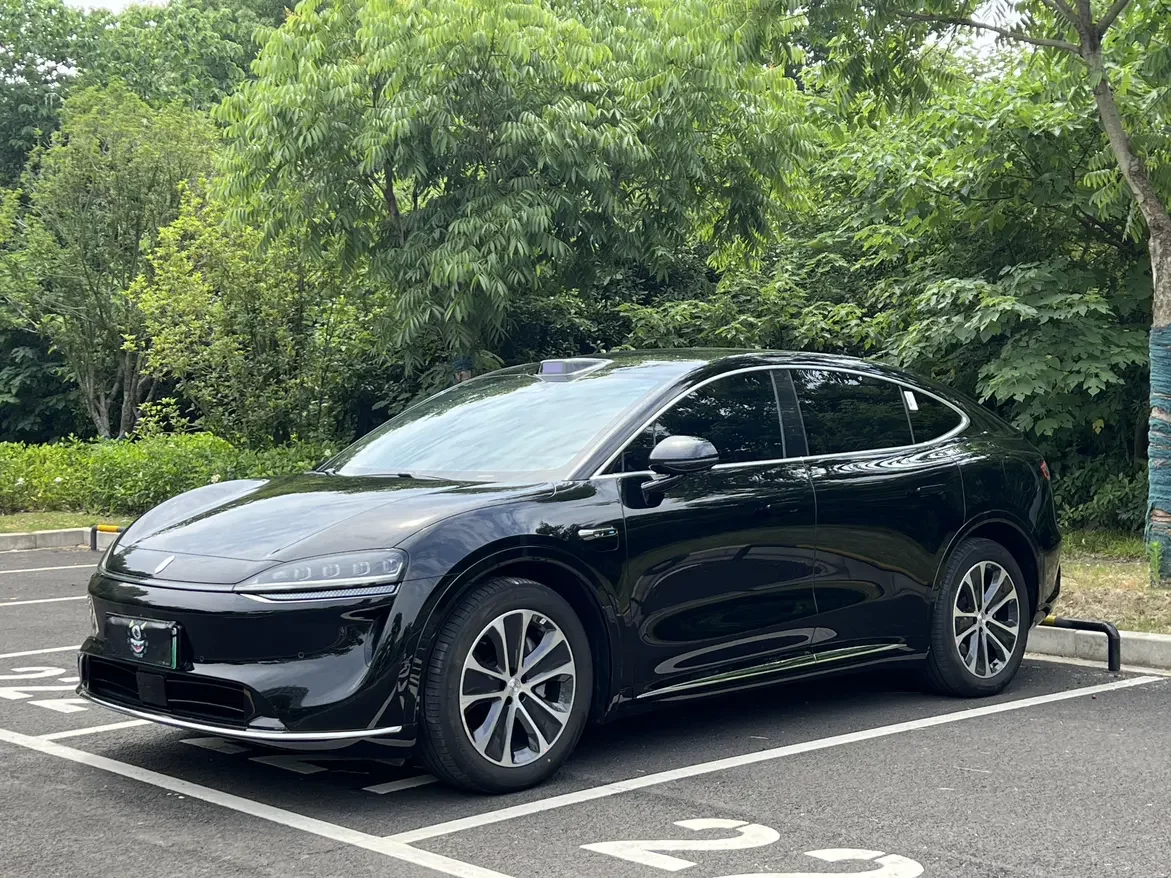 Luxeed Zhijie R7