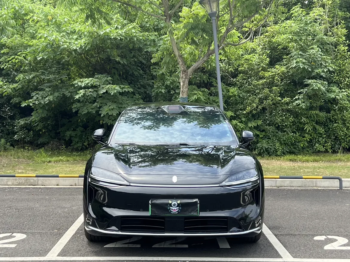 Luxeed Zhijie R7