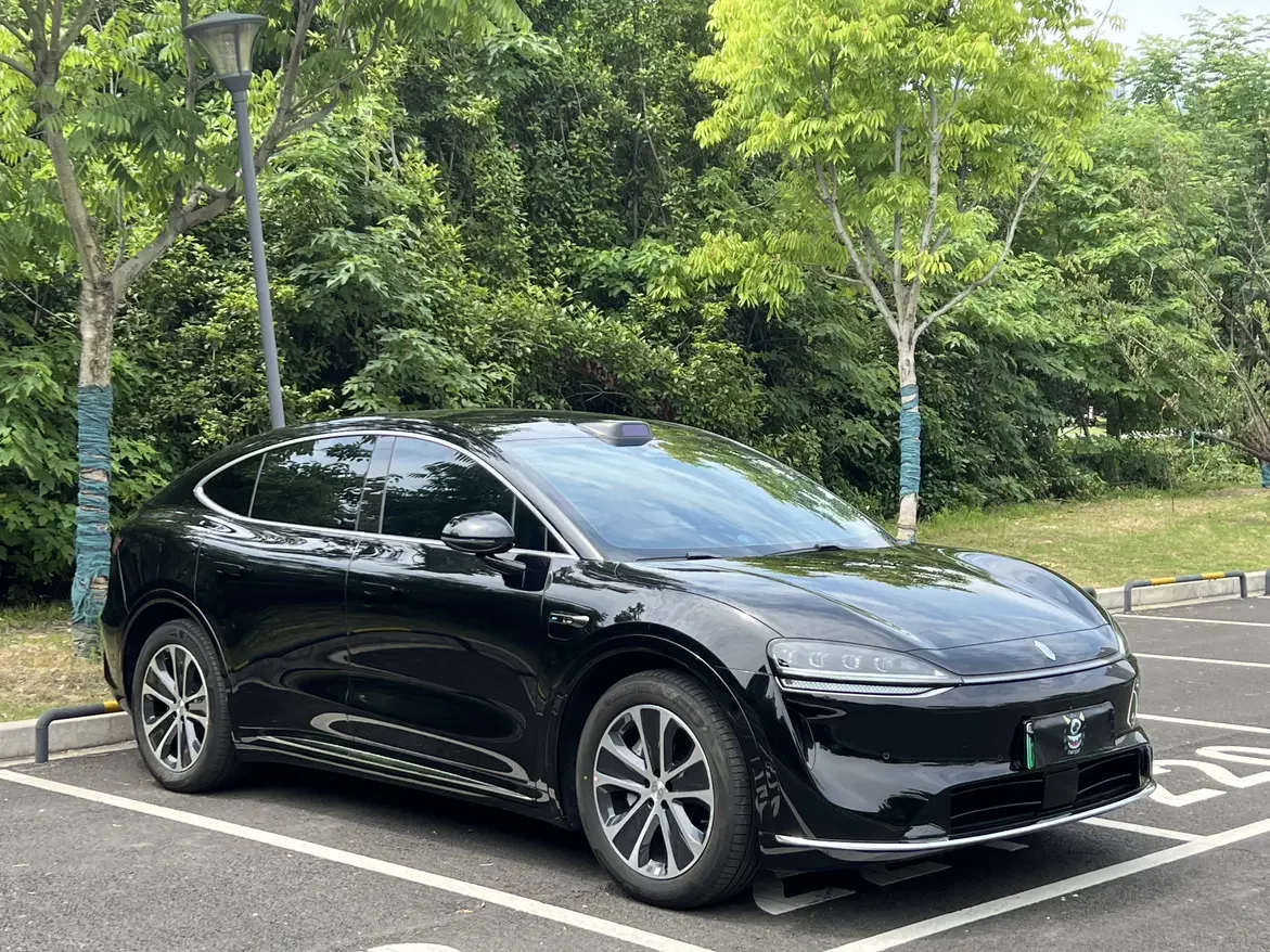 Luxeed Zhijie R7