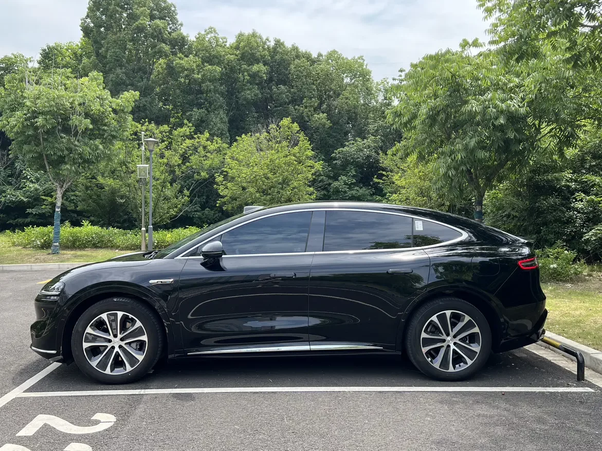 Luxeed Zhijie R7