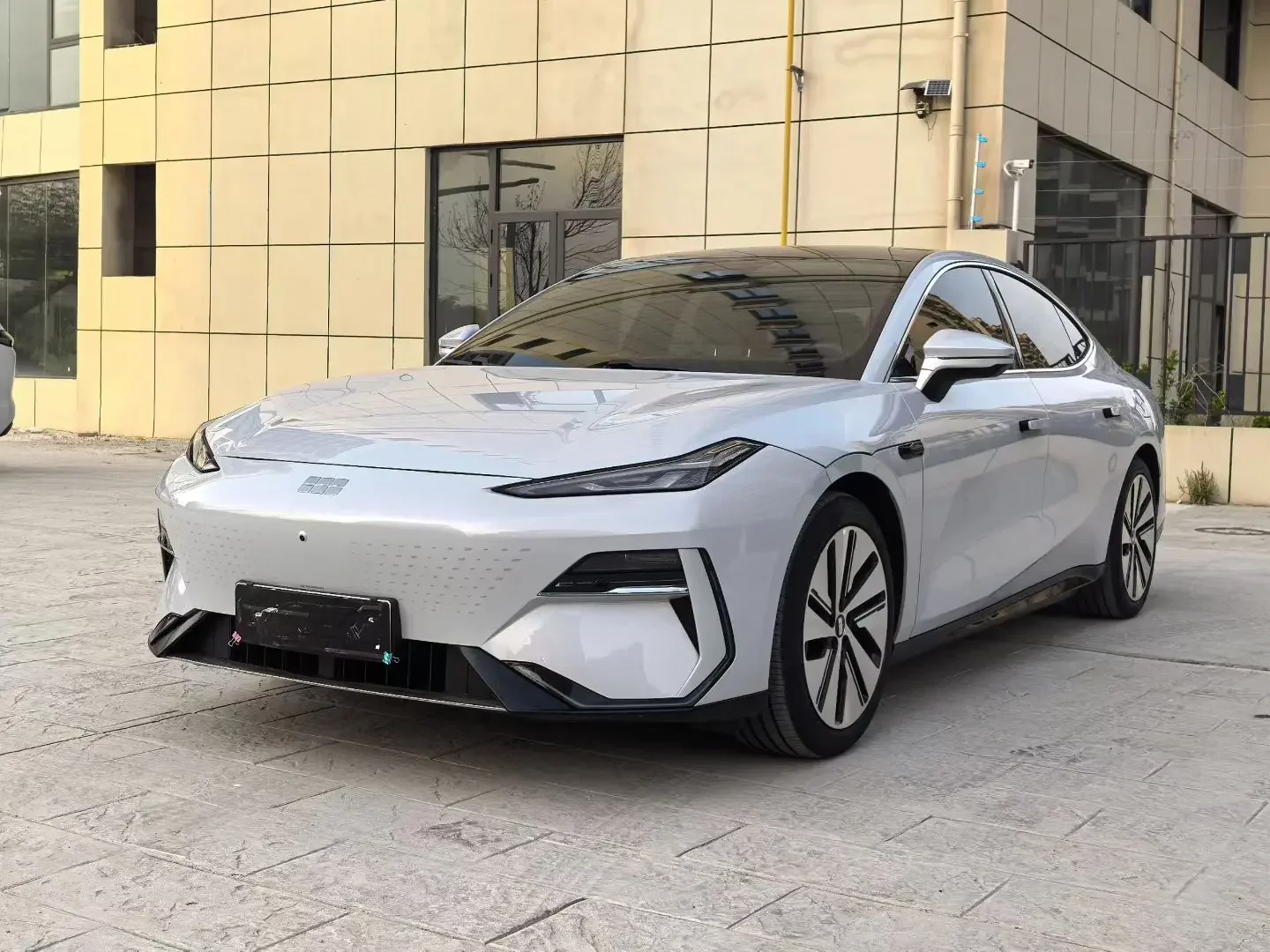 Geely Galaxy E8