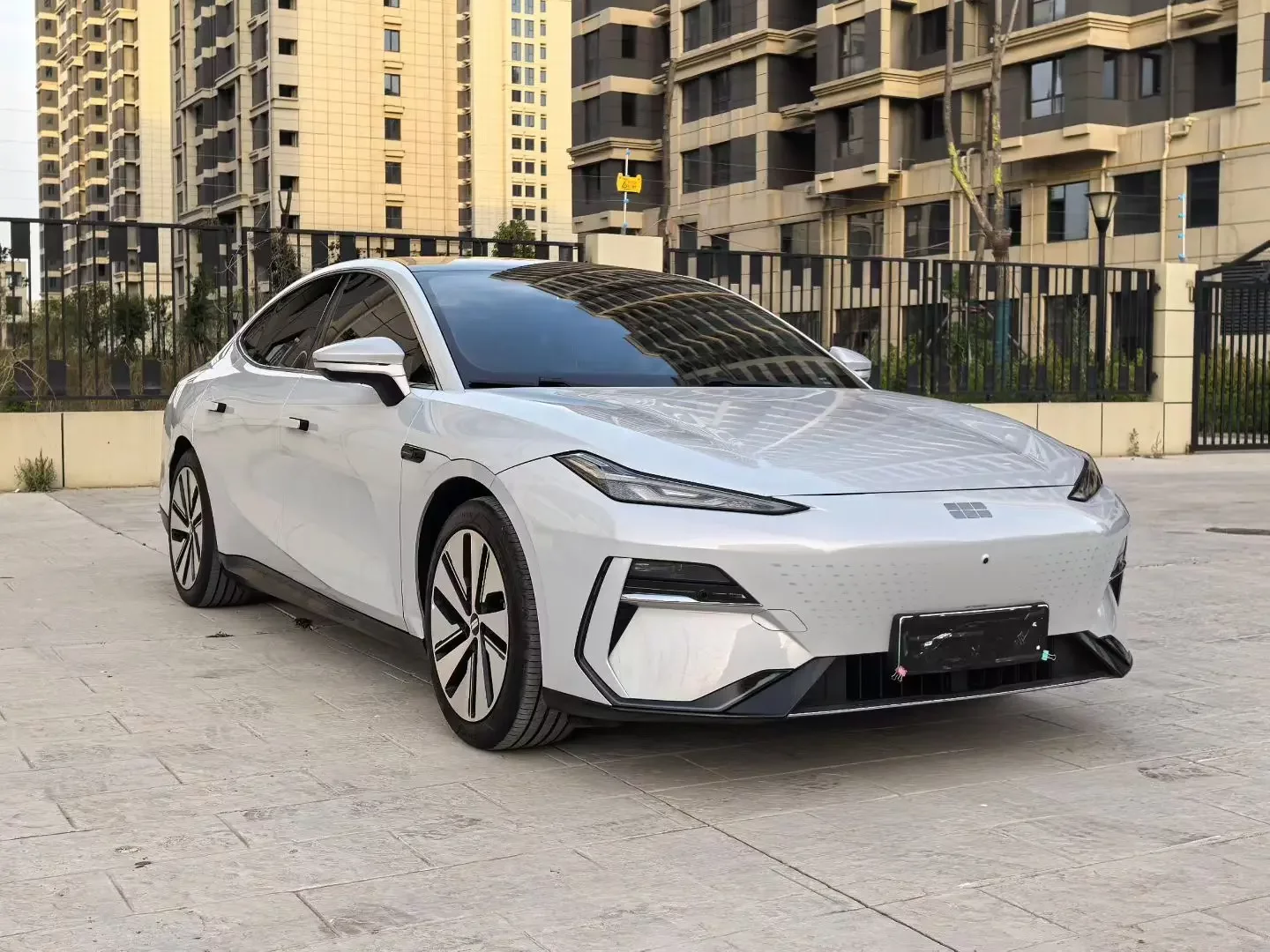 Geely Galaxy E8
