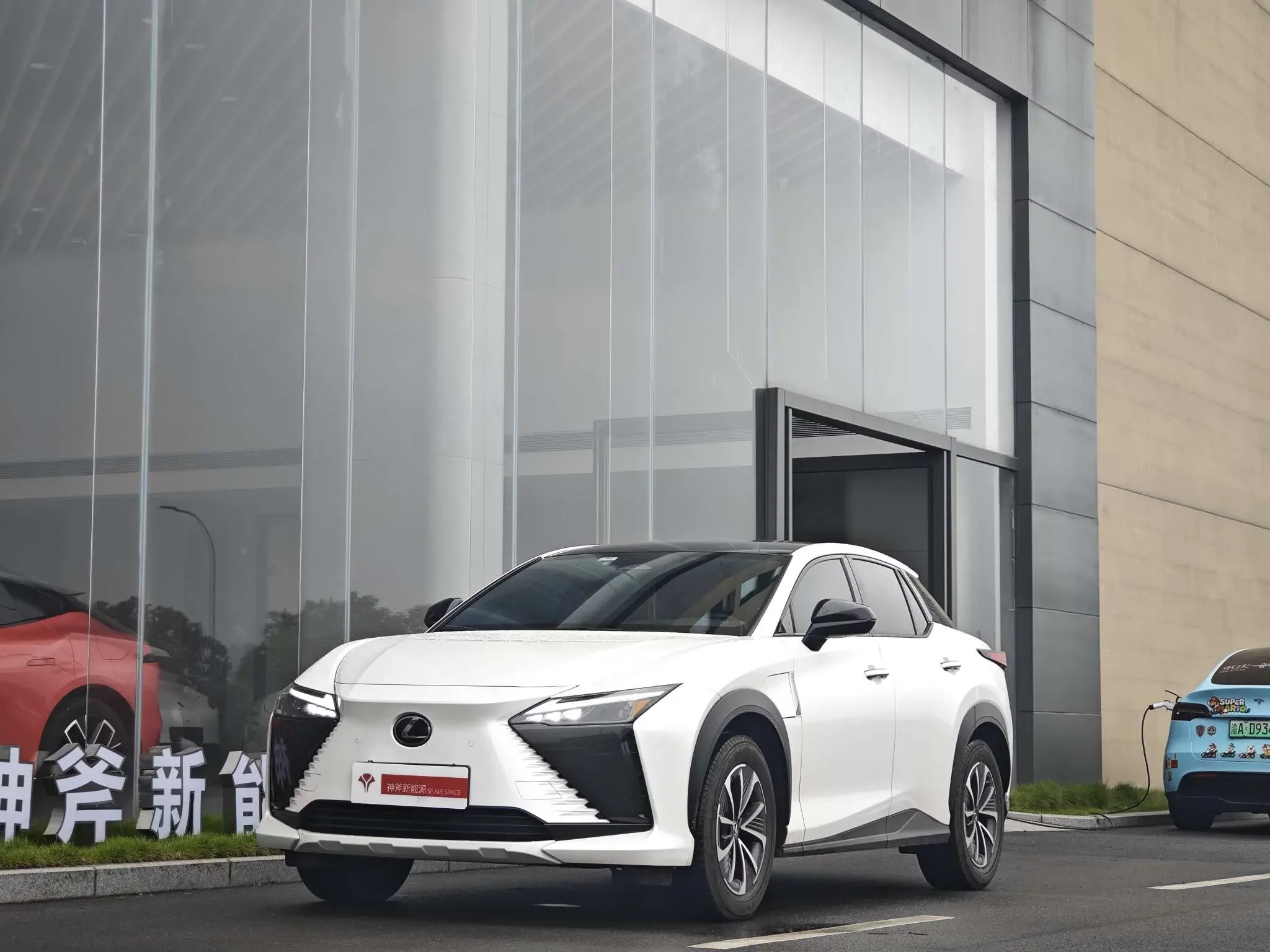 Lexus RZ