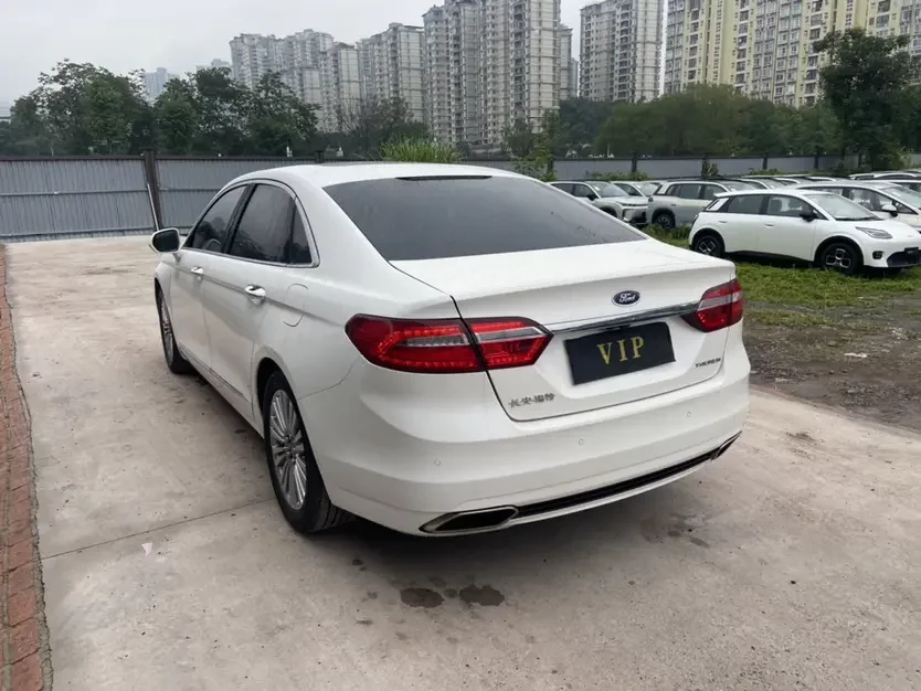 Ford Taurus