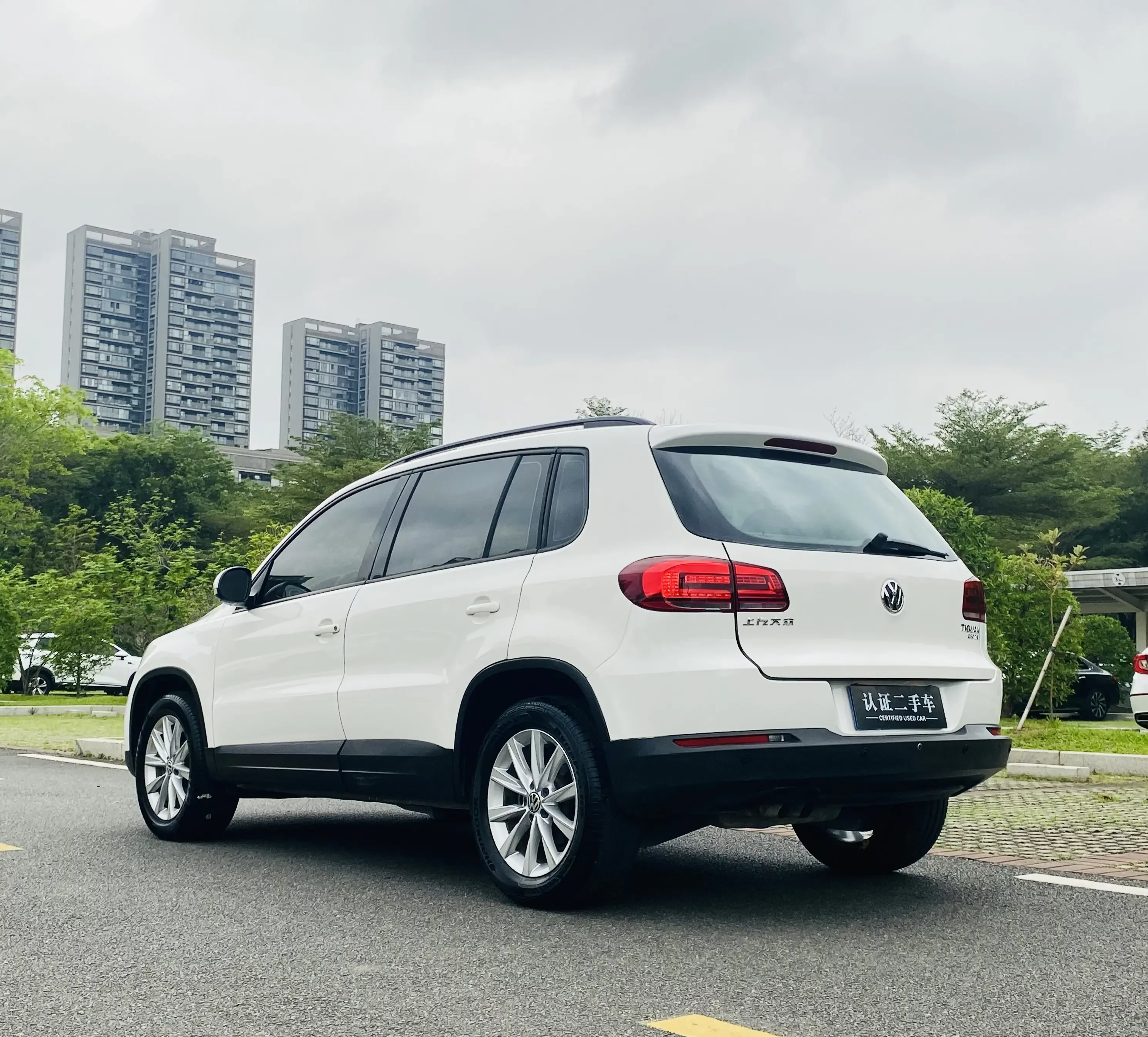 Volkswagen Tiguan (Tharu)