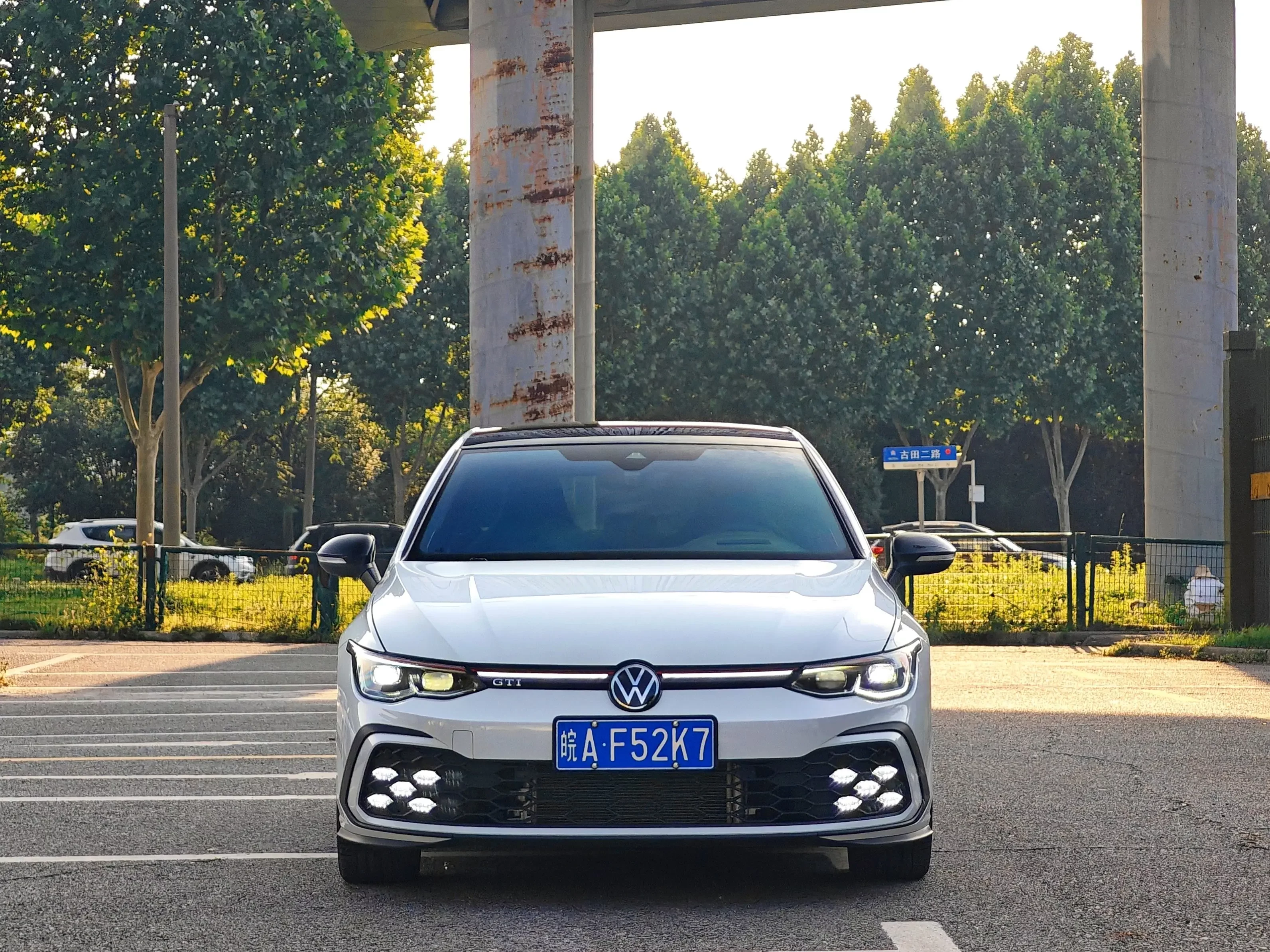 Volkswagen Golf GTI