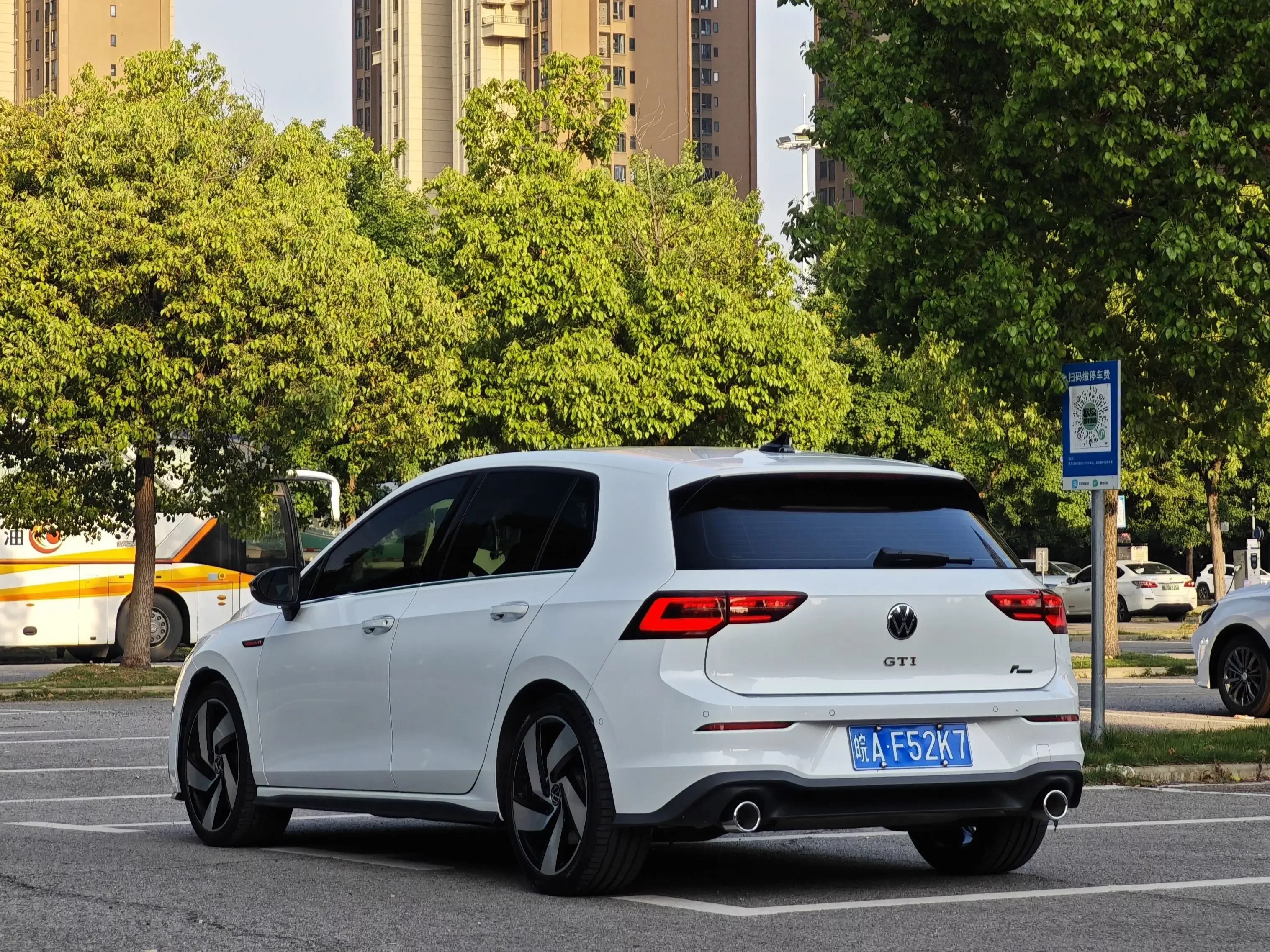 Volkswagen Golf GTI
