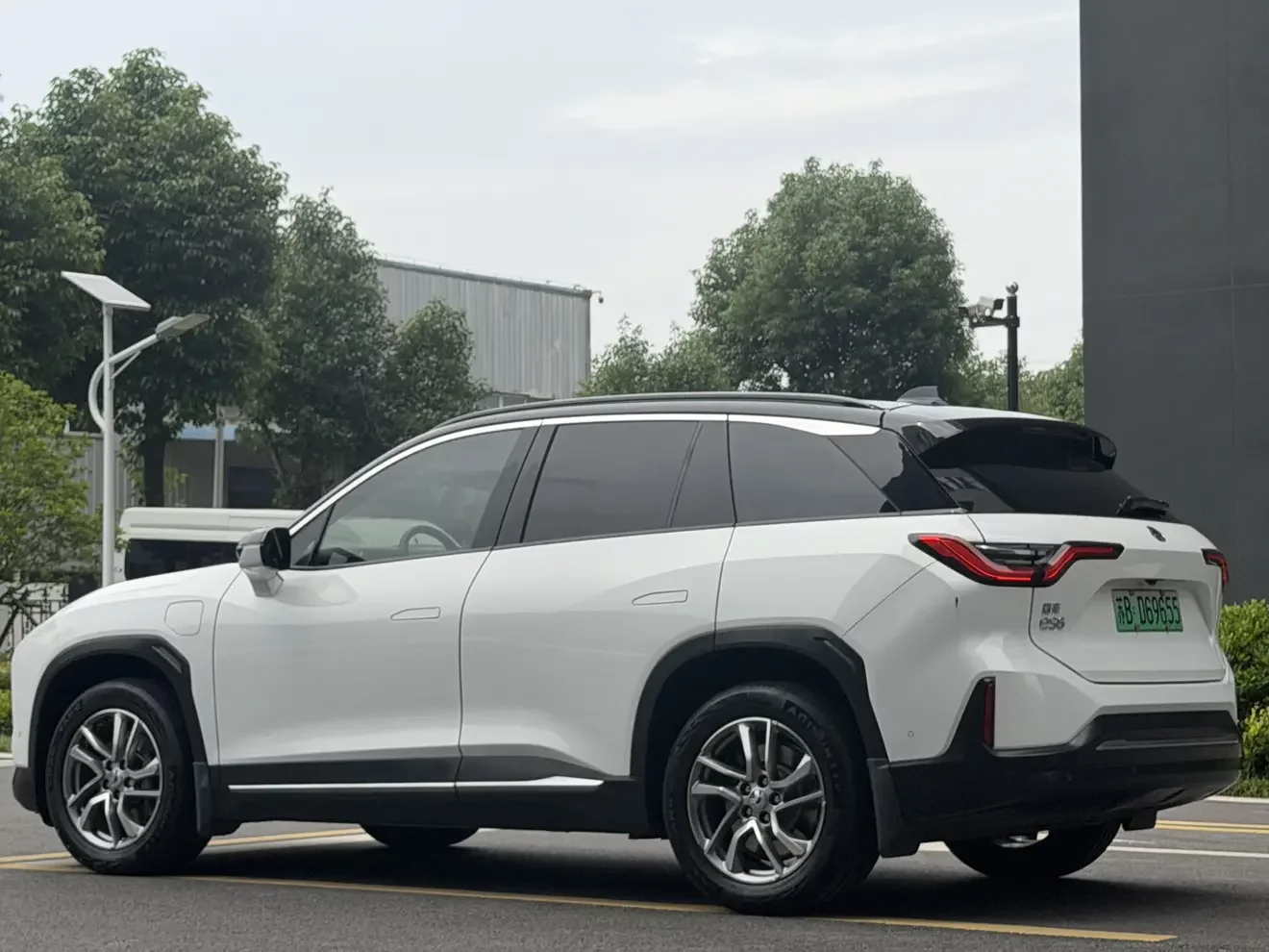 NIO ES6
