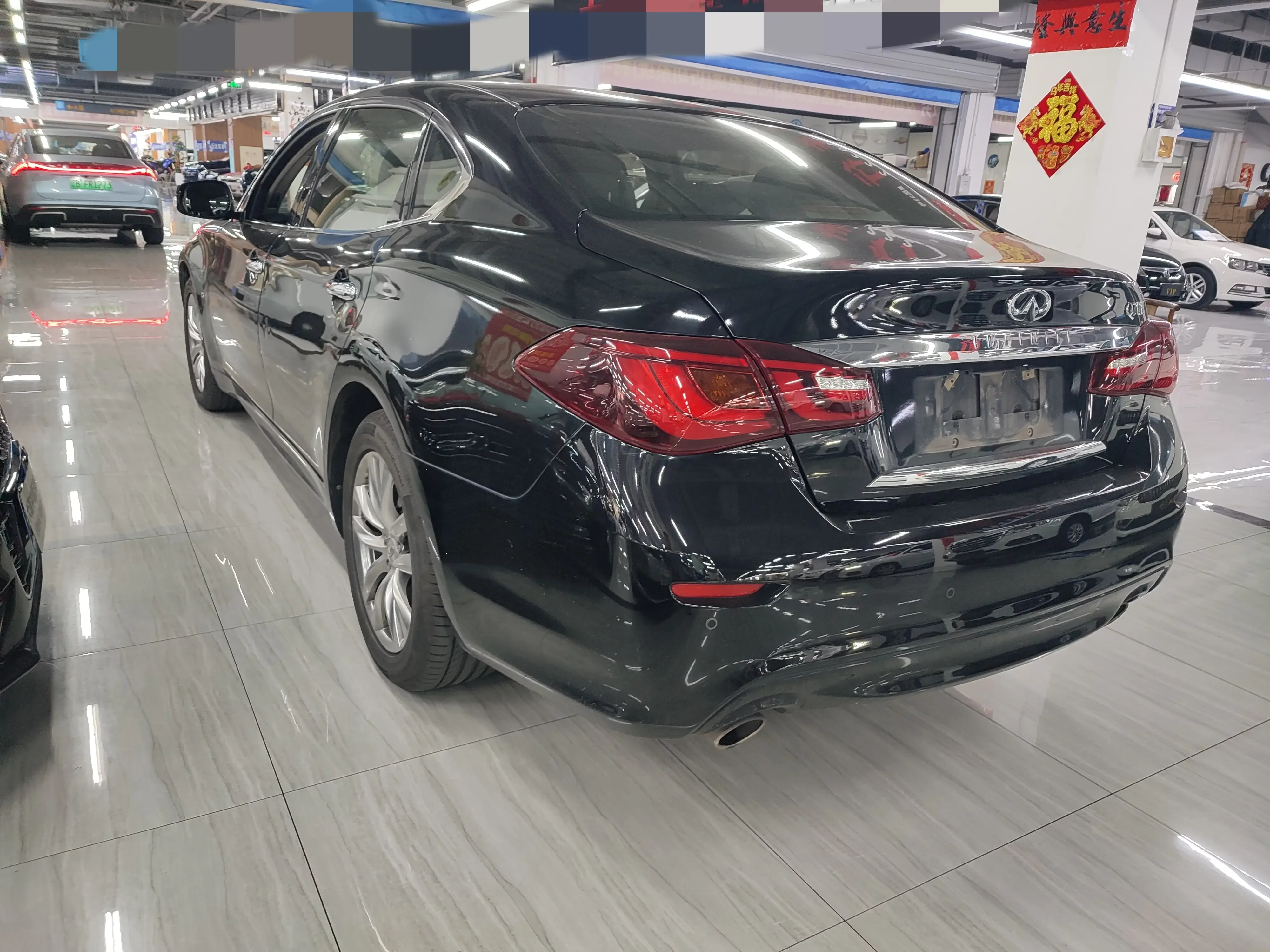 Infiniti Q70