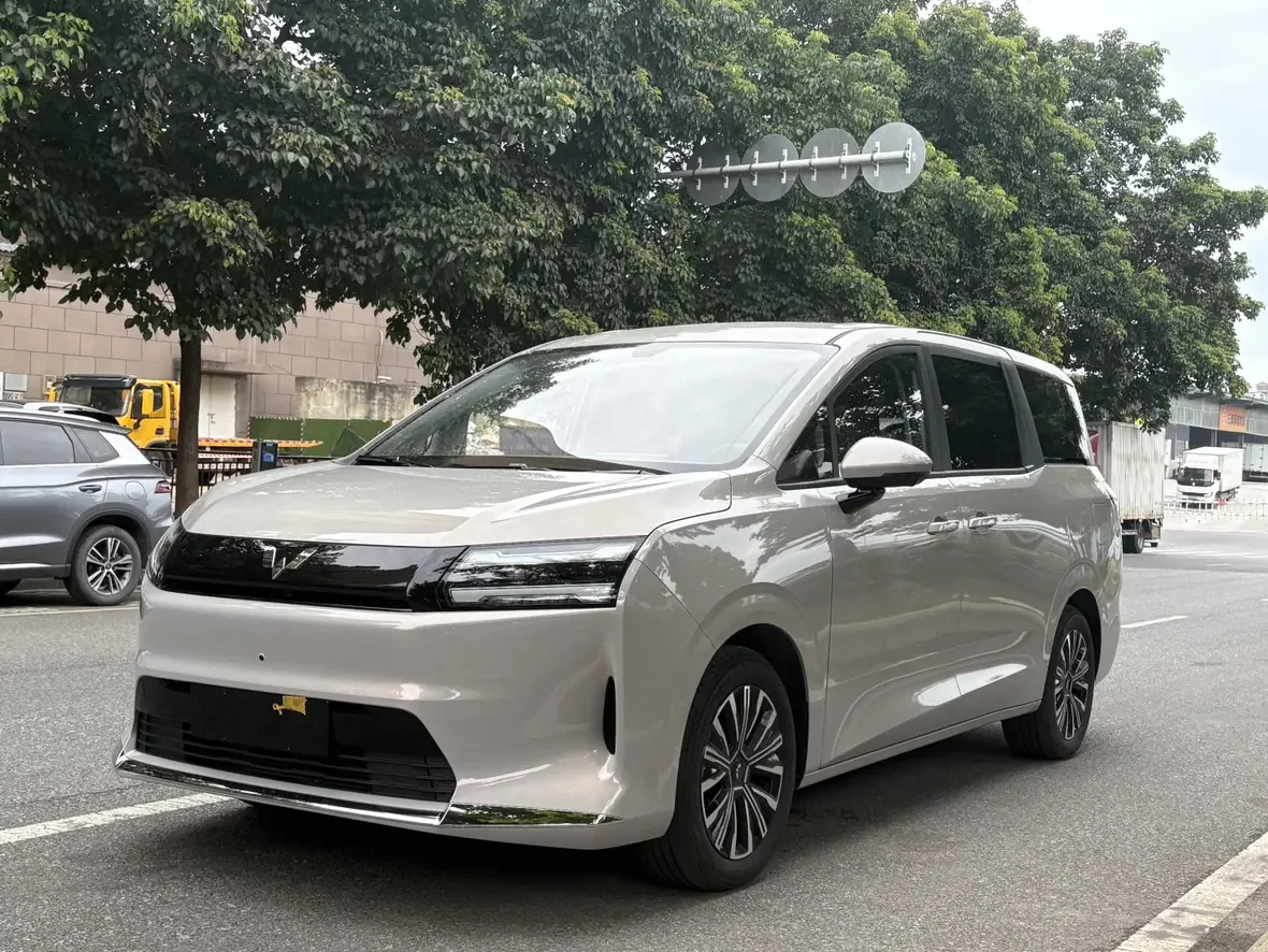 Wuling Starlight 730 EV