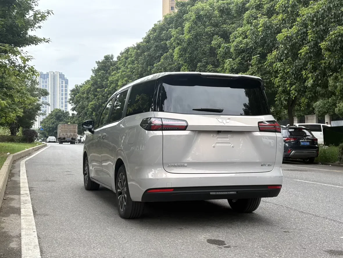 Wuling Starlight 730 EV