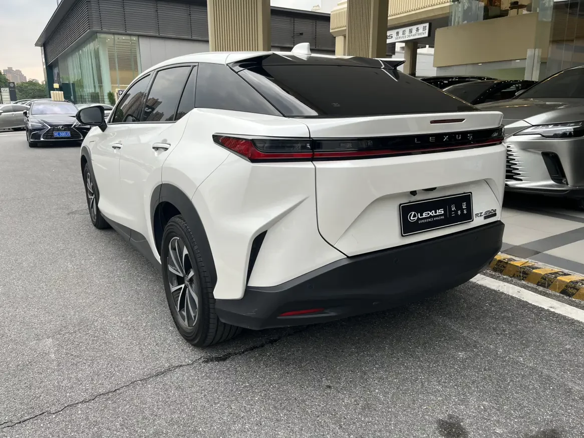 Lexus RZ