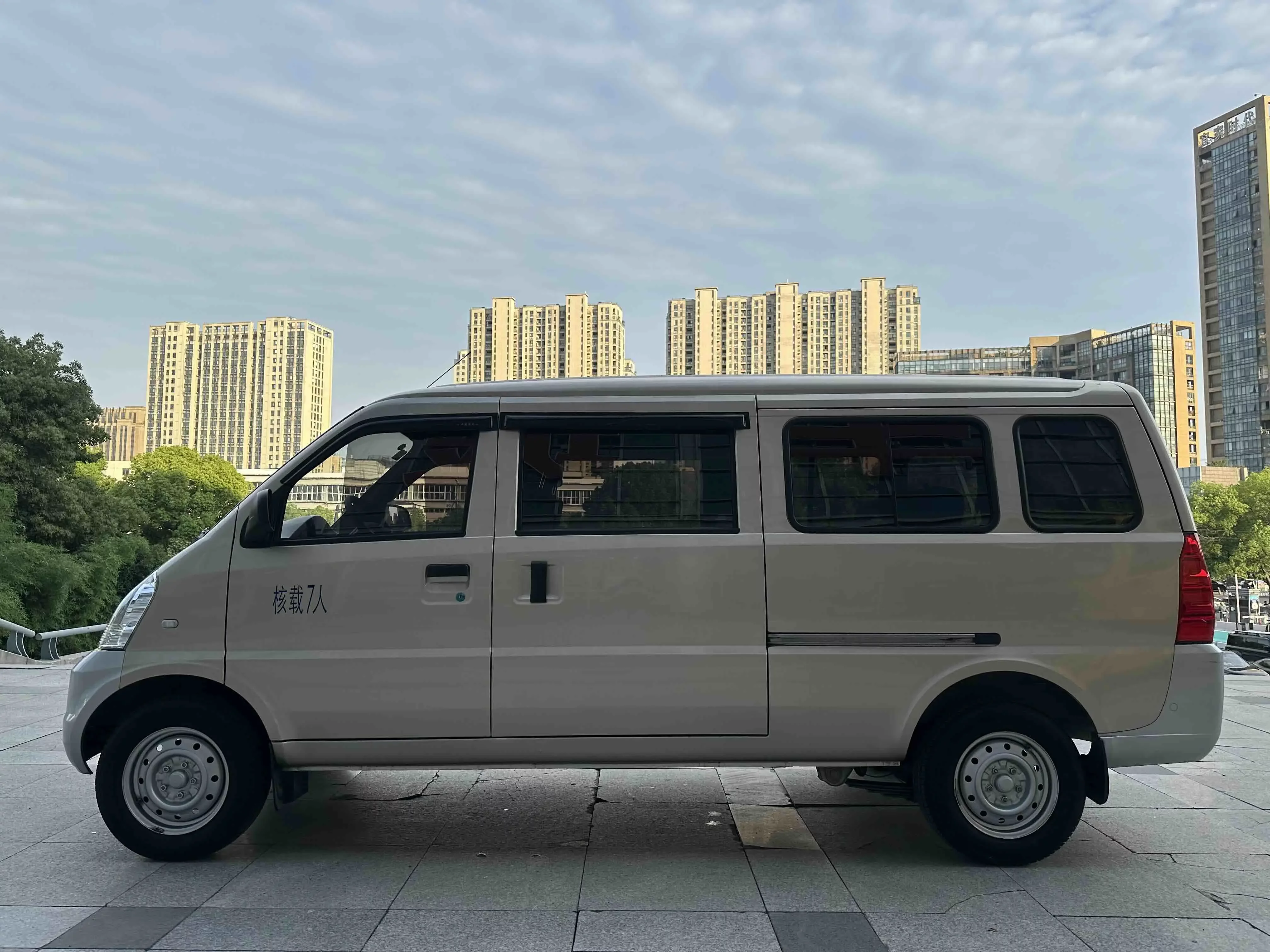 Wuling Rongguang EV