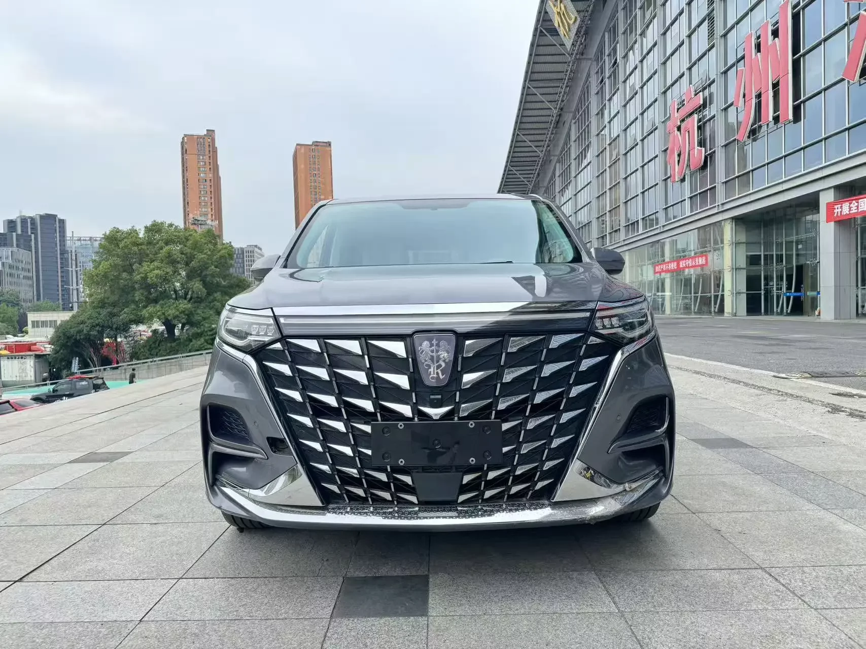 Roewe iMAX8 EV