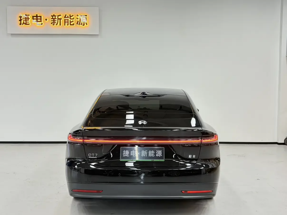 NIO ET7