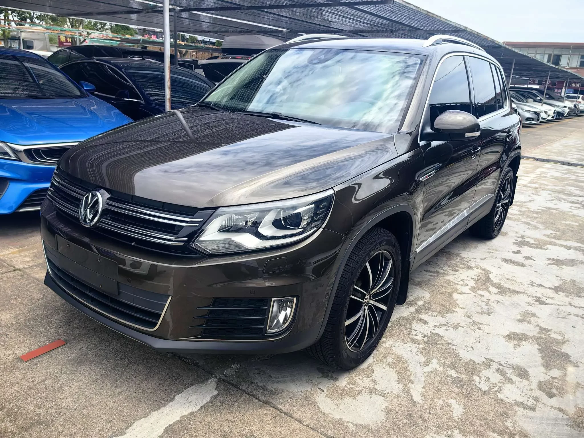 Volkswagen Tiguan (Tharu)