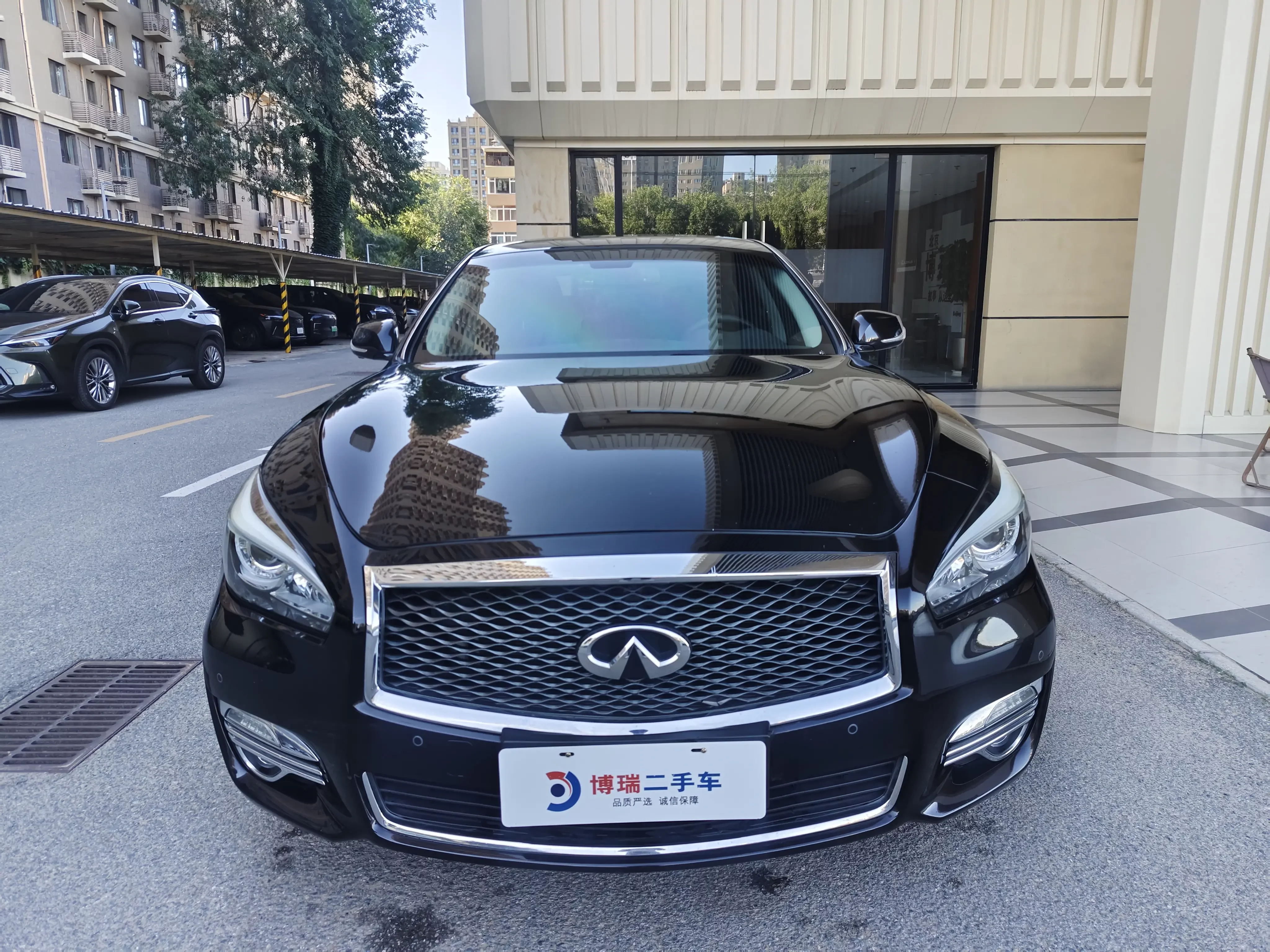 Infiniti Q70