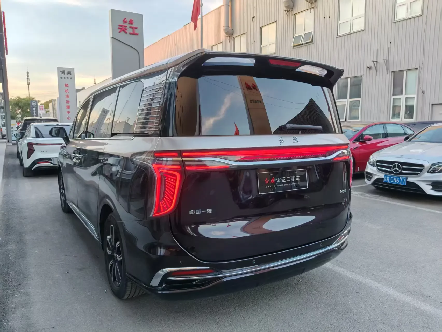 Hongqi HQ9