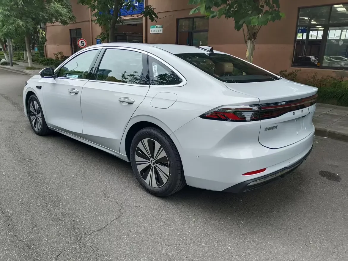 Geely Galaxy A7 EM