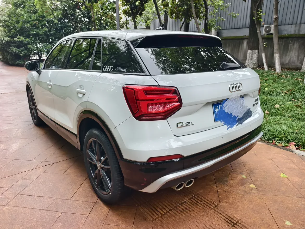 Audi Q2L