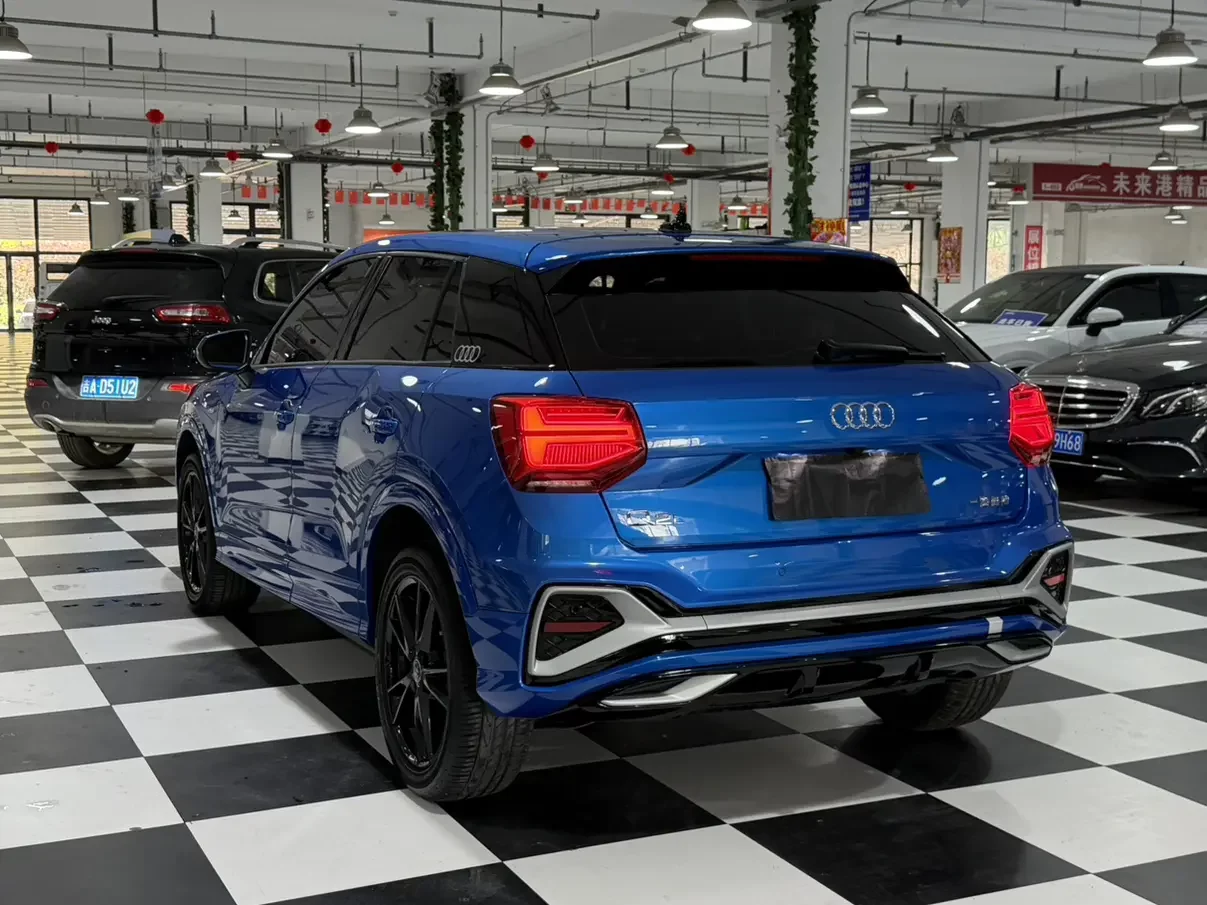 Audi Q2L