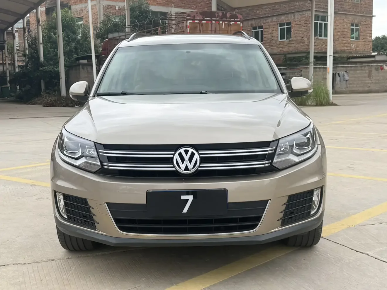 Volkswagen Tiguan (Tharu)