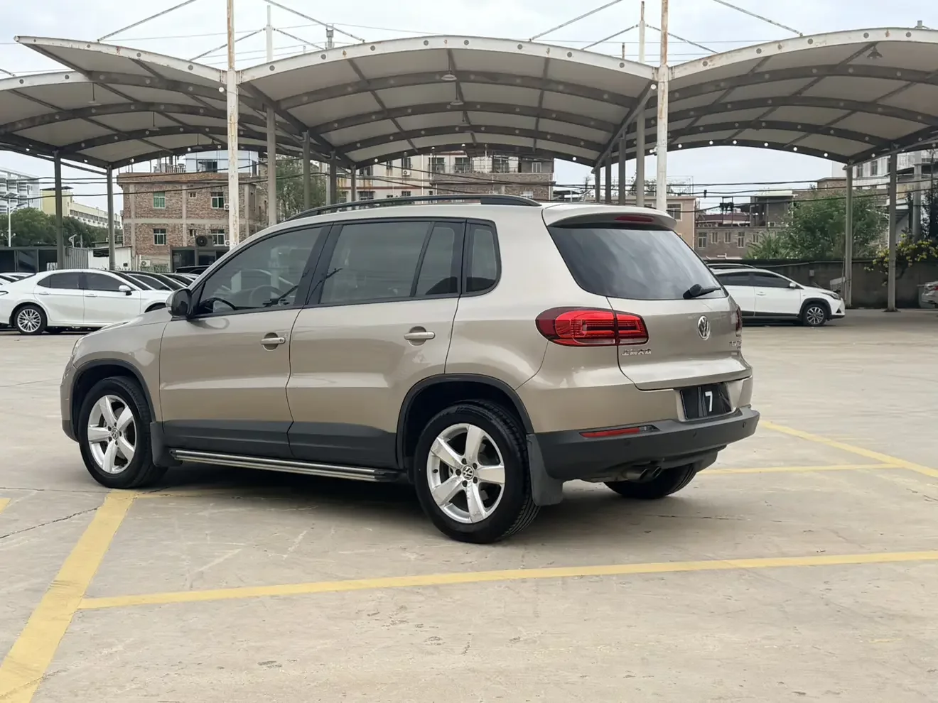 Volkswagen Tiguan (Tharu)