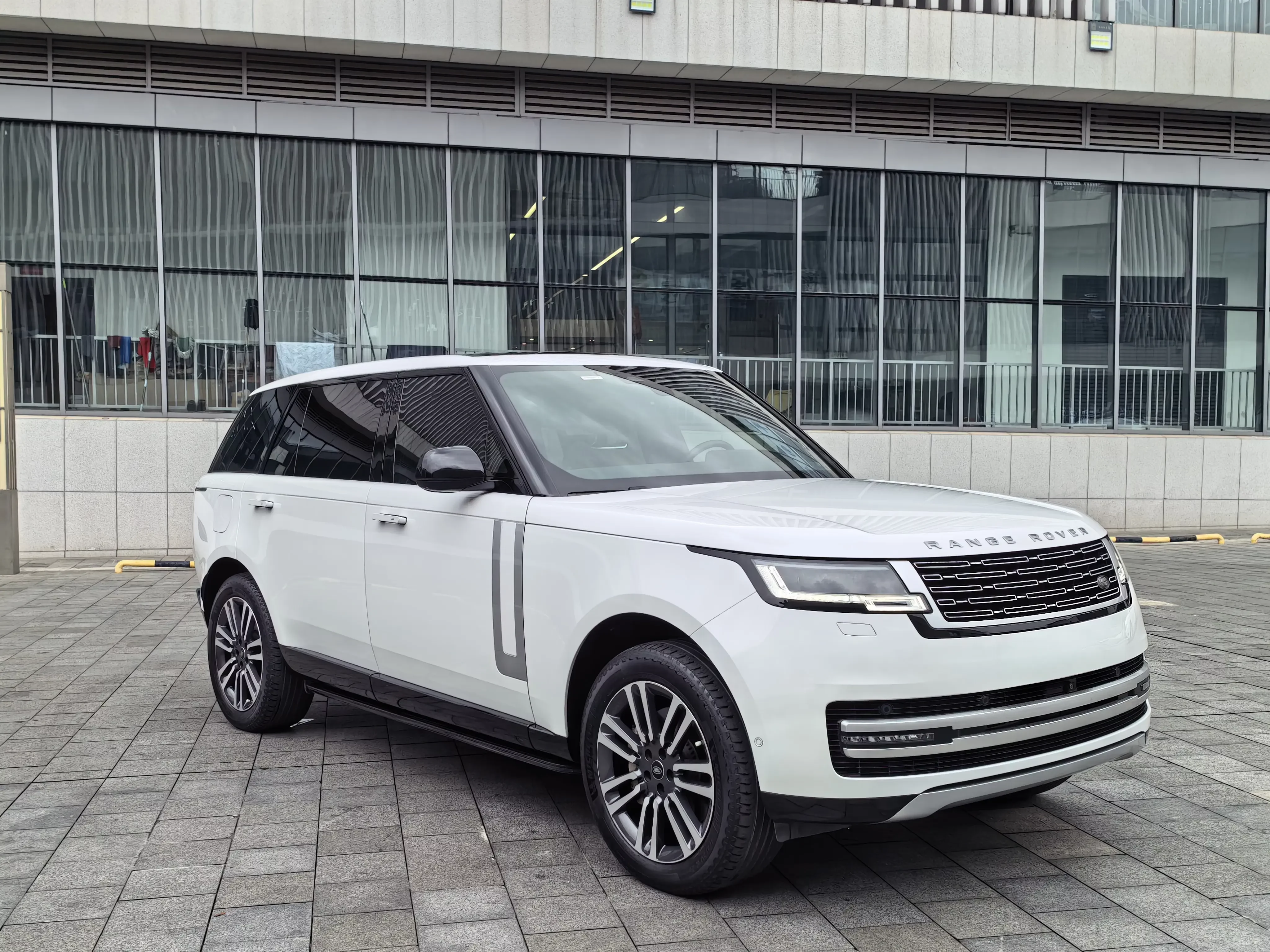 Land Rover range rover