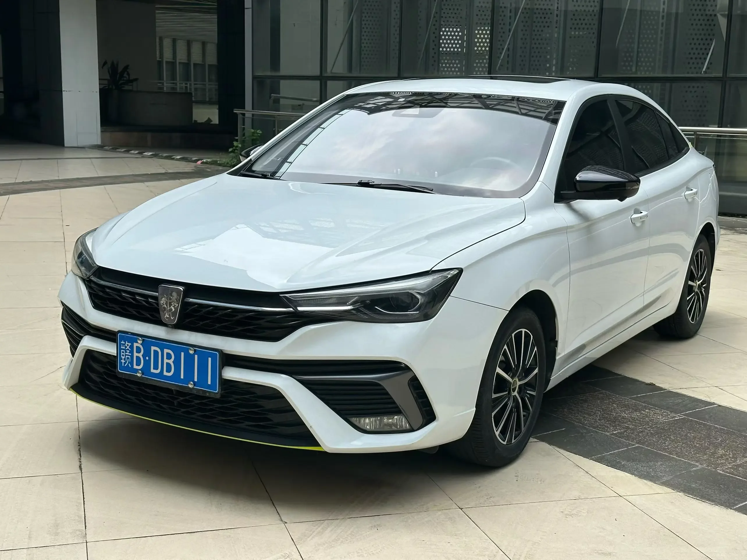Roewe i5