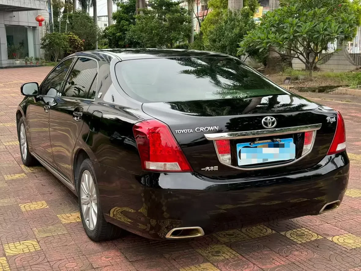Toyota crown