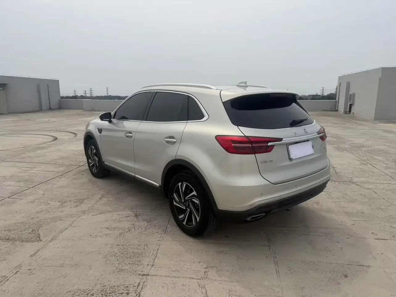 Hongqi HS5