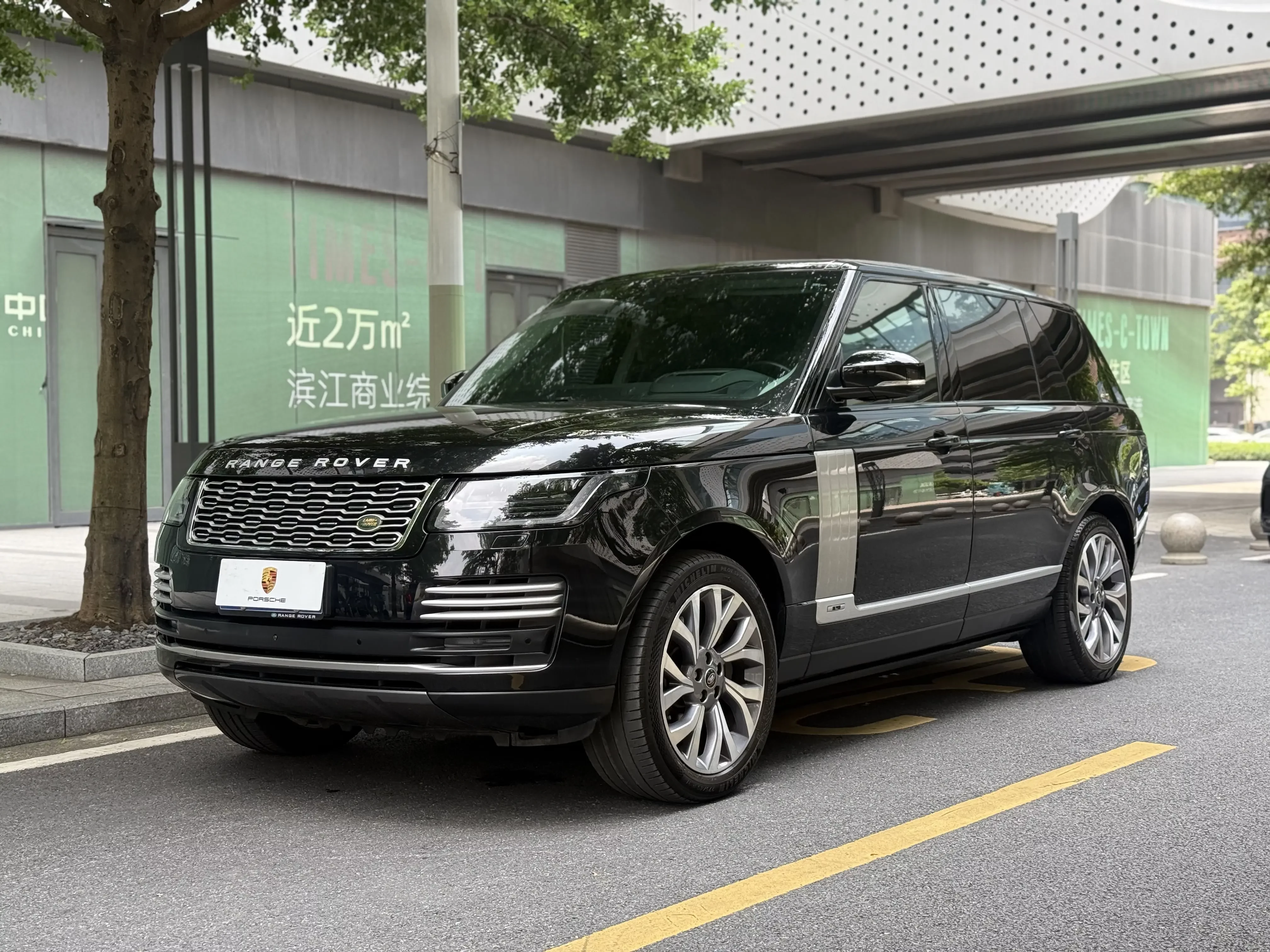 Land Rover range rover