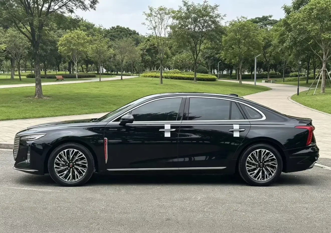Hongqi H5