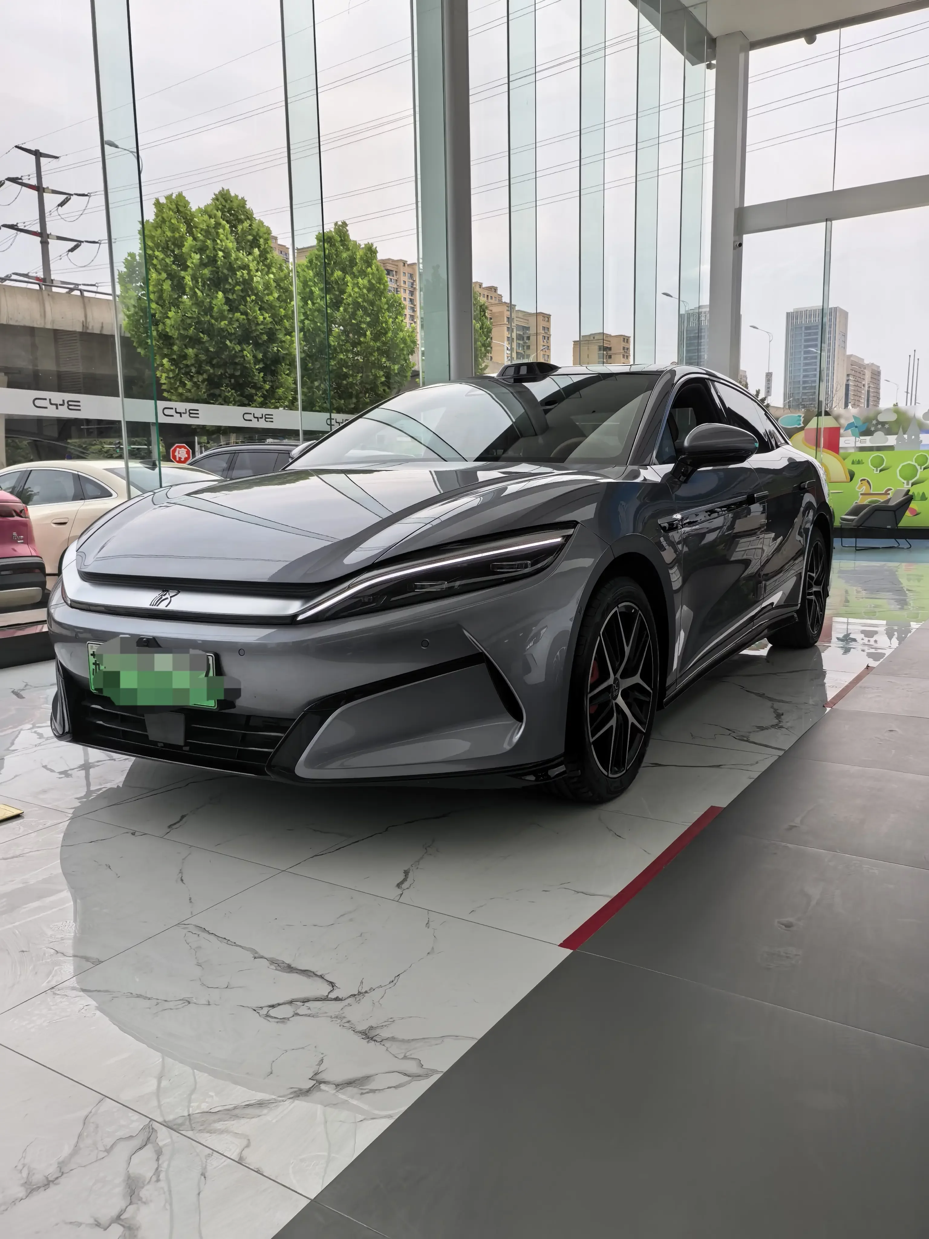 BYD Han L EV